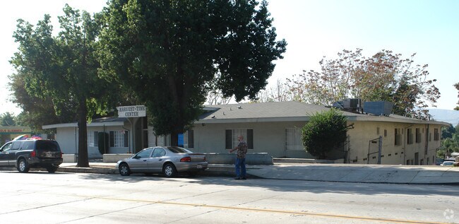 Building Photo - 1577 N Fair Oaks Ave