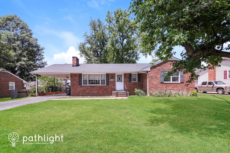 Primary Photo - 4112 Redwood Cir
