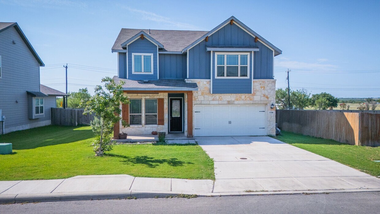 For Lease in St. Hedwig - For Lease in St. Hedwig