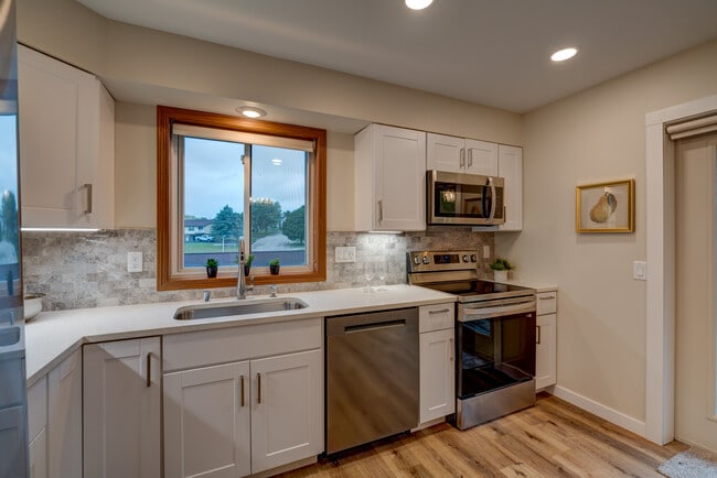 **Photos are of mirror unit with identical finishes and similar backyard** - 213 Parkway Dr