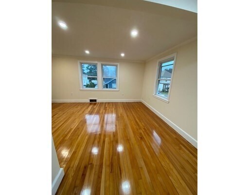 Foto del edificio - 16 Woodglen Rd