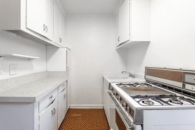 Building Photo - Beautifully renovated 1Bed 1Bath