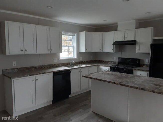 Building Photo - 3 br, 2 bath House - 6085 University Ave
