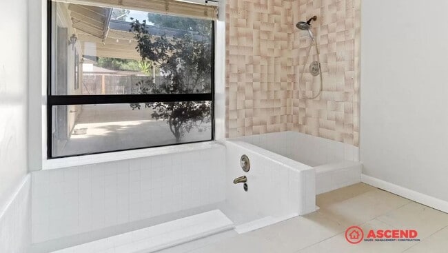 Foto del edificio - Gorgeous Home in 93314 Area!