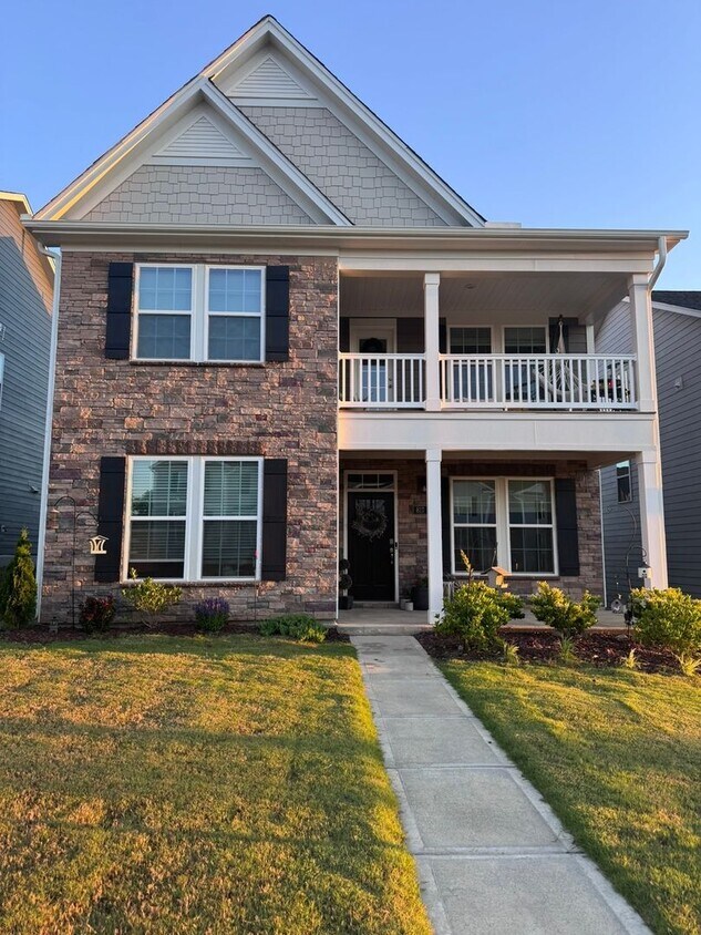 Foto principal - Spacious 4BR Single Family House with swim...