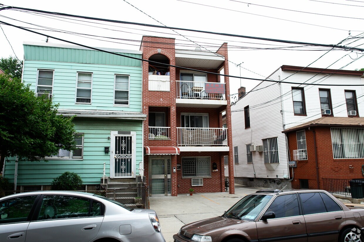 Foto del edificio - 3122 137th St