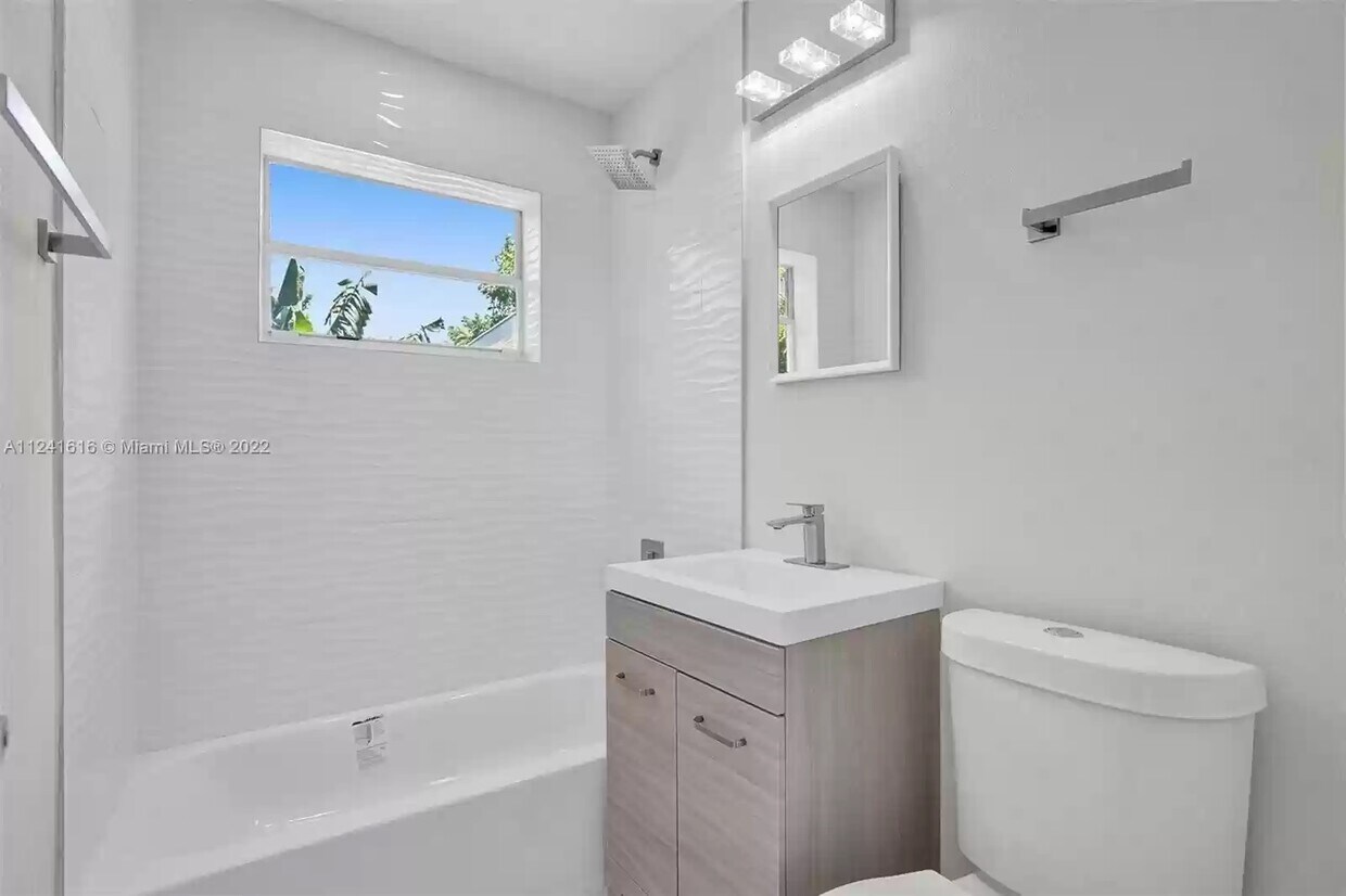 Foto principal - 2410 Rodman St