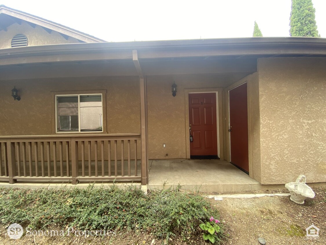 Primary Photo - Updated 2 Bedroom Duplex on Broadway!