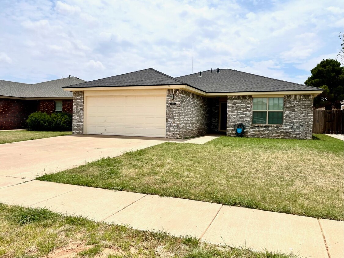 Primary Photo - Cute Cozy Home In Southeast Lubbock!