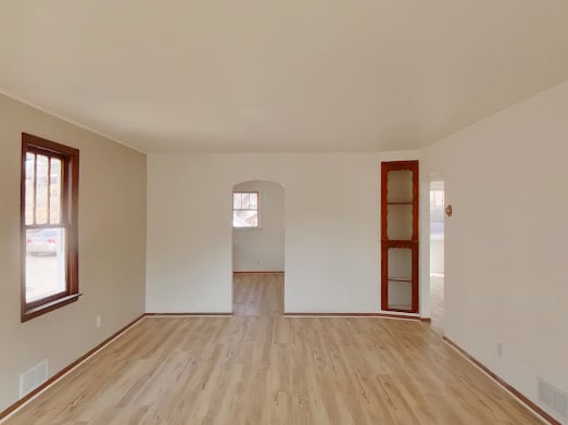Primary Photo - 326 W Ave F