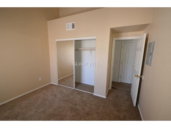 Foto del edificio - 2 Bed/ 2 Bath upstairs Condo in Guard Gate...