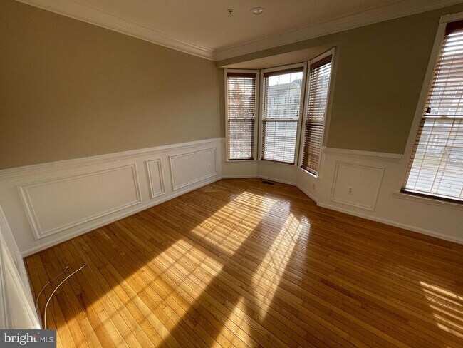 Building Photo - 5737 Goldfinch Ct