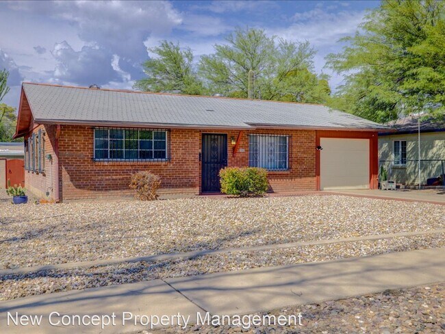 Building Photo - 3 br, 1 bath House - 2553 E Beverly Dr.