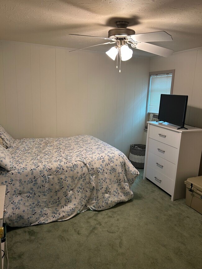 Bedroom - 26 W High St