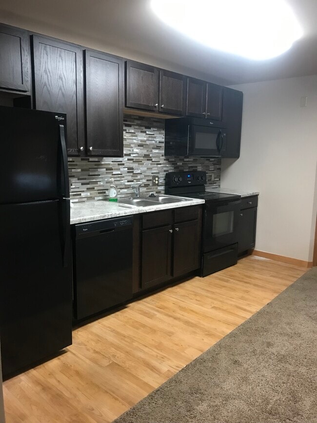 Building Photo - 810 4th Ave S