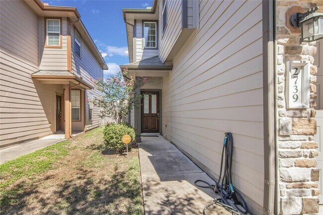 Foto del edificio - 2739 Maybrook Hollow Ln