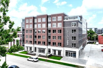 Building Photo - Legacy 202