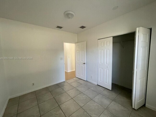 Foto del edificio - 2730 NW 11th St