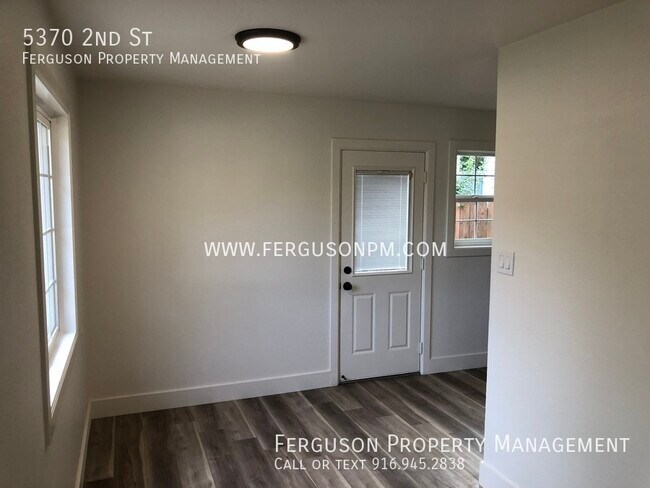 Foto del edificio - Tastefully Remodeled Solar Home in a Class...