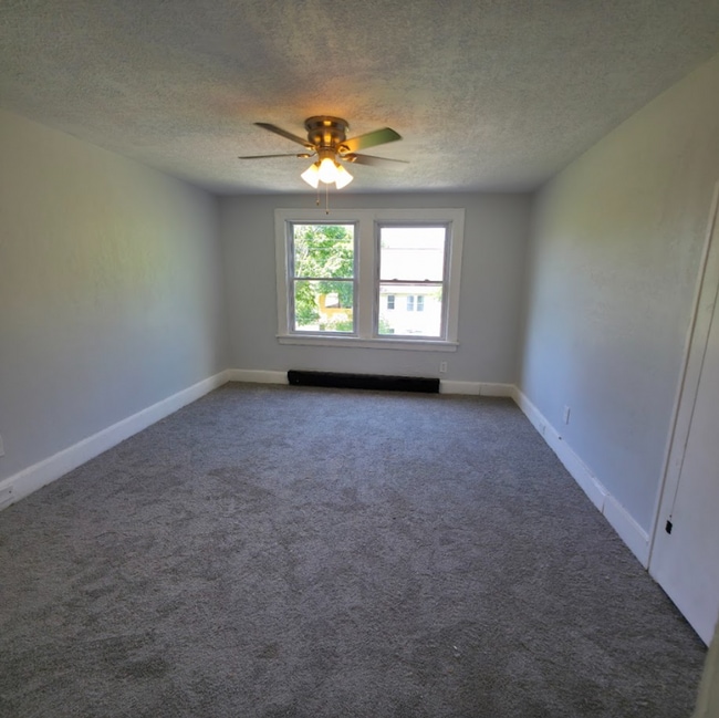Building Photo - 3625 E 153rd St