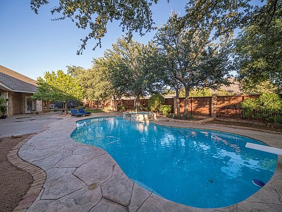 Building Photo - 5701 Hillcrest Pl