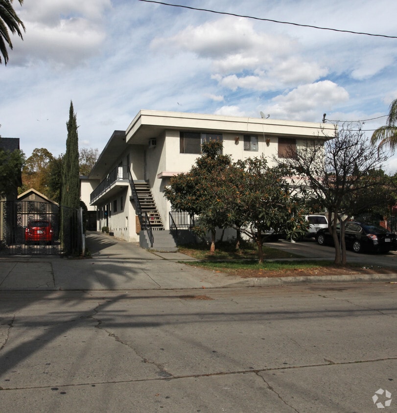Primary Photo - 4213 Sunset Dr