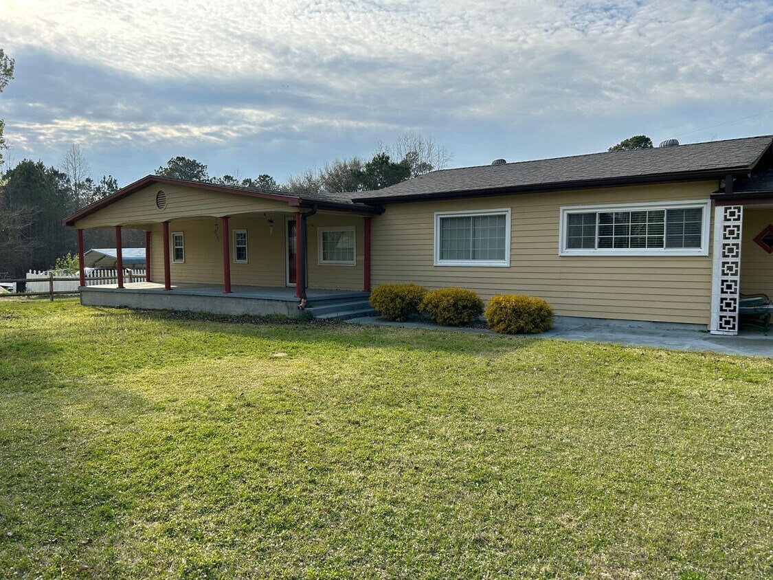 170 Loop Rd, Burgaw, NC 28425 House Rental in Burgaw, NC