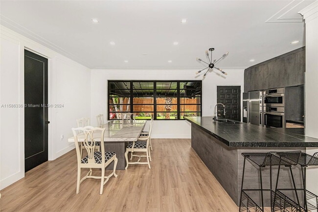 Building Photo - Fairway Drive, Miami Beach, FL 33141 - 3 B...