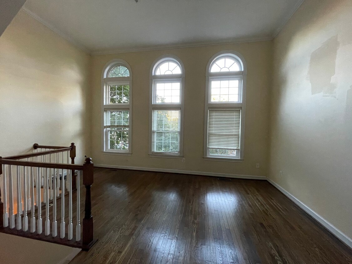 2305 N Greenbrier Ct, Arlington, VA 22207 Townhome Rentals in Arlington VA