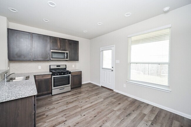 Foto del edificio - 2710 Hoffman Ln