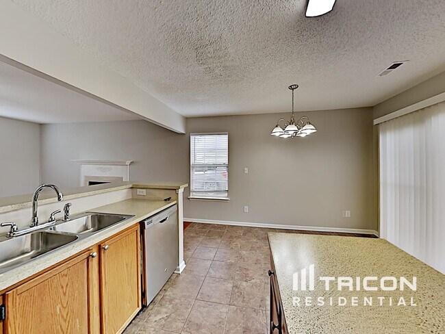 Foto del edificio - 11810 Stewarts Crossing Dr
