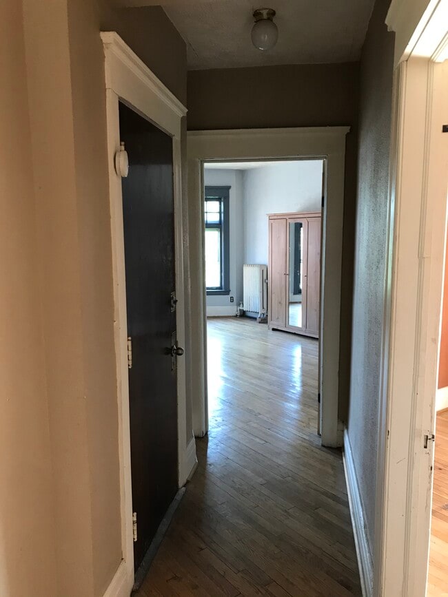 main living space - 632 W Forest Ave