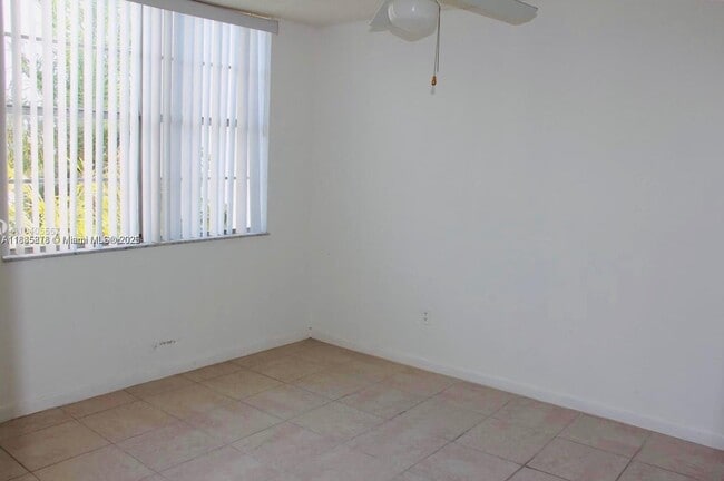 Building Photo - 486 NW 165th St