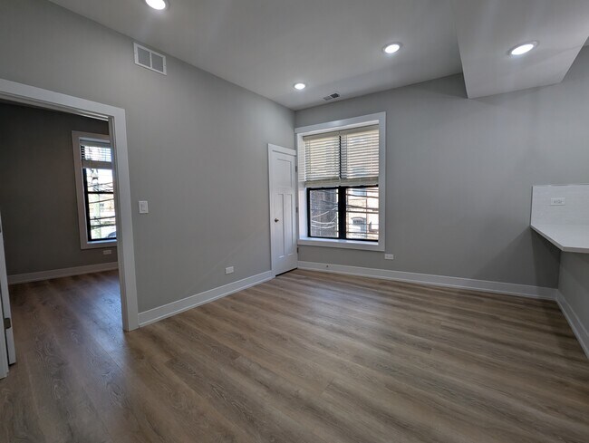 Foto del edificio - 428 W Belden Ave