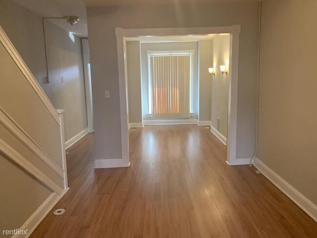 Building Photo - 3 br, 2 bath Townhome - 1518 E 28th St