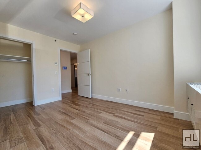 Building Photo - Modern 1-Bedroom with Balcony in Prime Nor...