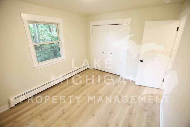 Foto del edificio - 883 Emerald Ave NE