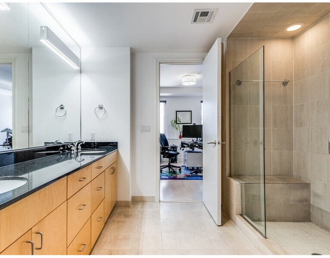 Building Photo - 1505 Elm St
