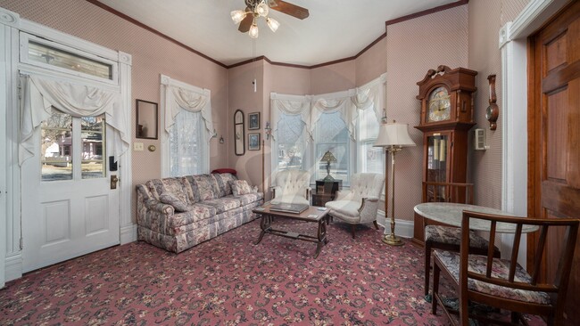 Foto del edificio - 1111 W Pikes Peak Ave