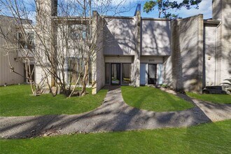 Building Photo - 2113 Lake Village Dr