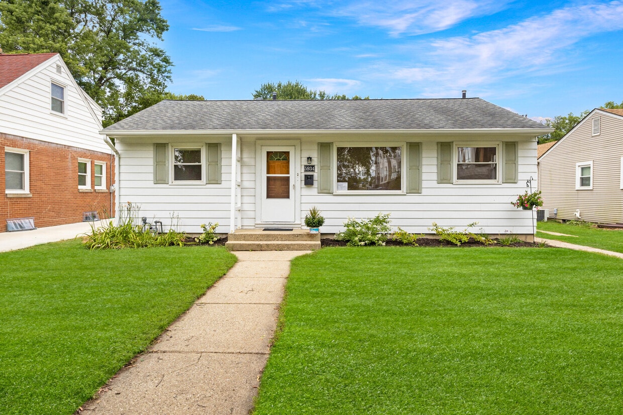 Foto principal - 5934 N Lydell Ave