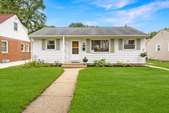 Building Photo - 5934 N Lydell Ave