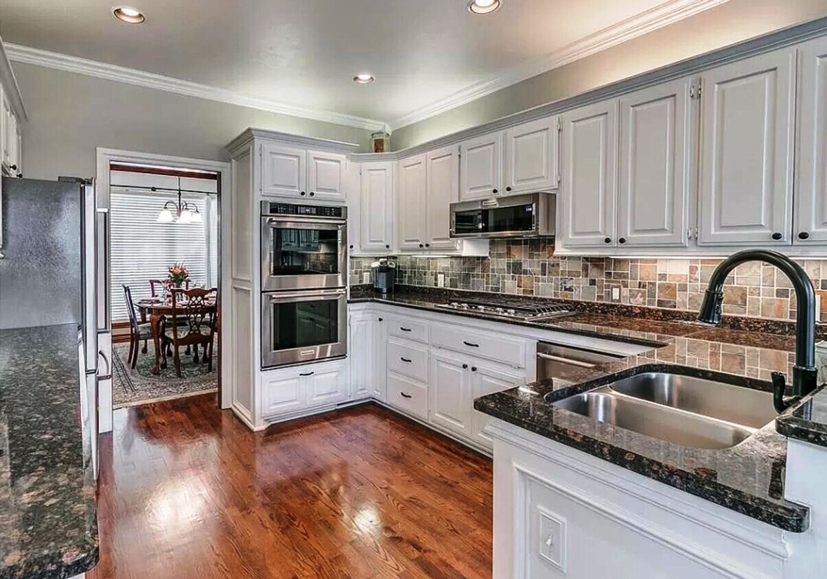 Foto principal - Executive Living in Norman complete with N...