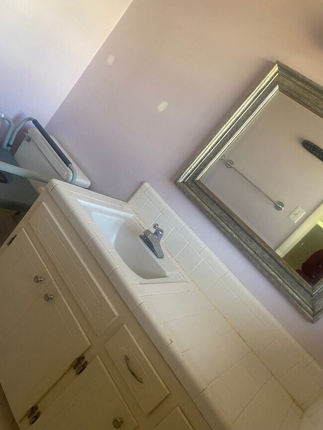 Foto del edificio - Perfect 3 bedroom 2 bathroom house located...