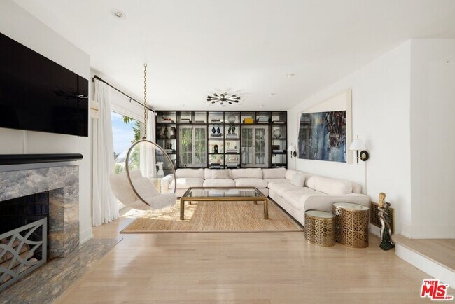 Foto del edificio - 6650 Whitley Terrace