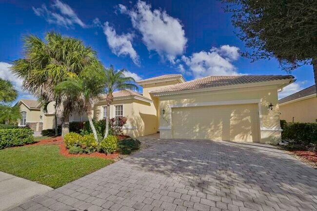 Building Photo - Stunning Family Home