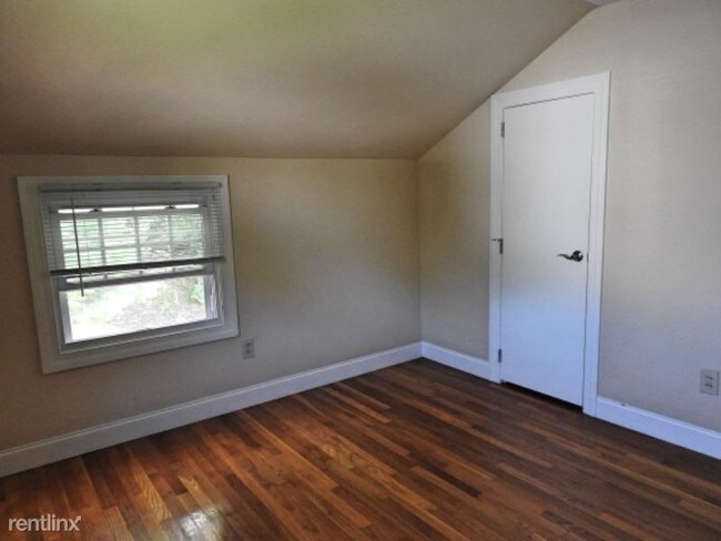 Foto del edificio - 3 br, 1.5 bath Townhome - 154 Roysan St