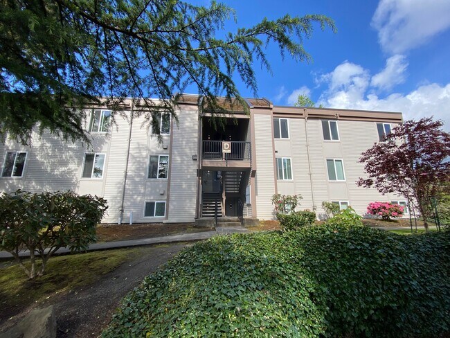 Top Floor, Corner Unit - 14640 NE 32nd St