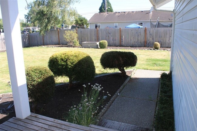 Foto del edificio - 3 Bedroom, 2 Bathroom House in Burlington!