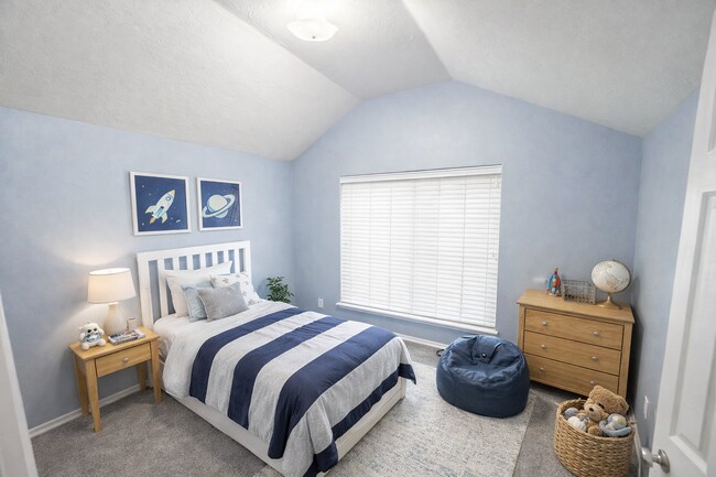 Building Photo - Beautiful three bedroom two bath